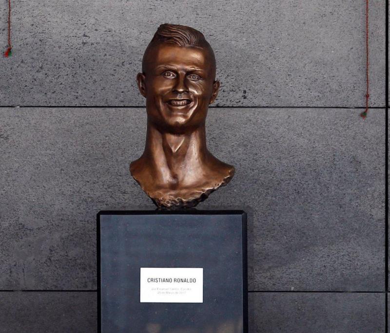 um busto de homenagem Cristiano Ronaldo