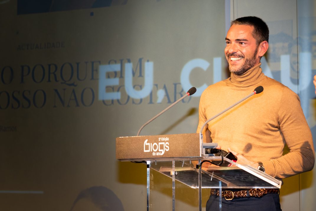 Claudio Ramos recebe premio de Melhor Blog do Ano