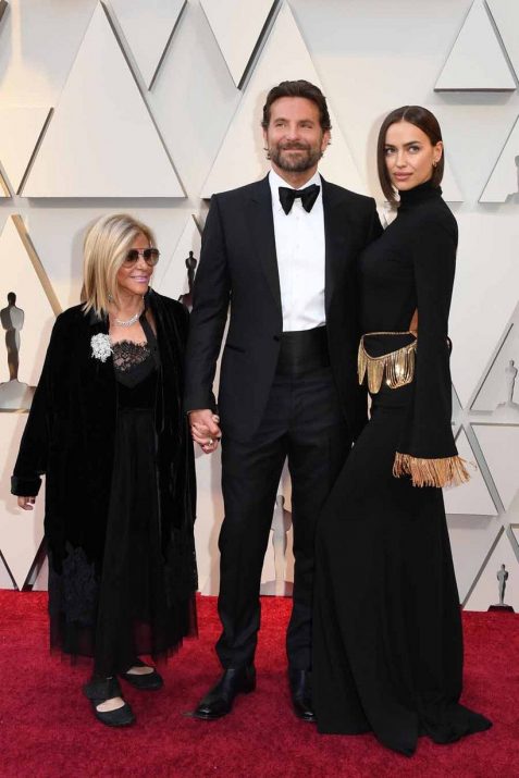 Bradley Cooper, a mae e Irina Shayk nos Oscars 2019